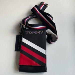 Tommy Hilfiger Crossbody Wallet